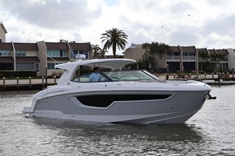 Cruisers Yachts 38 GLS Outboard 9 2026 Cruisers Yachts 38 GLS Outboard 10