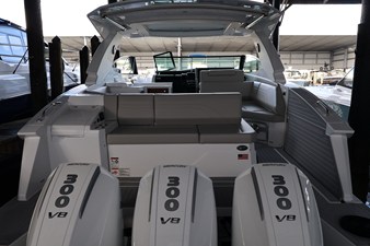 Cruisers Yachts 38 GLS Outboard 12 2026 Cruisers Yachts 38 GLS Outboard 13