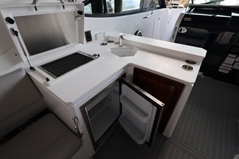 Cruisers Yachts 38 GLS Outboard 21 2026 Cruisers Yachts 38 GLS Outboard 22