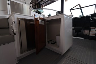Cruisers Yachts 38 GLS Outboard 22 2026 Cruisers Yachts 38 GLS Outboard 23
