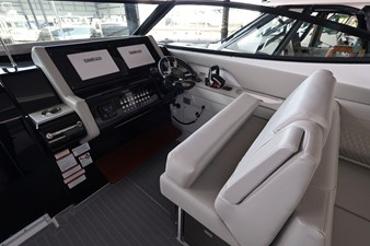 Cruisers Yachts 38 GLS Outboard 24 2026 Cruisers Yachts 38 GLS Outboard 25