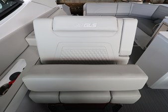 Cruisers Yachts 38 GLS Outboard 26 2026 Cruisers Yachts 38 GLS Outboard 27