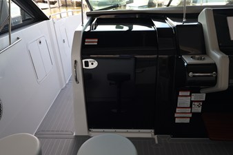 Cruisers Yachts 38 GLS Outboard 34 2026 Cruisers Yachts 38 GLS Outboard 35