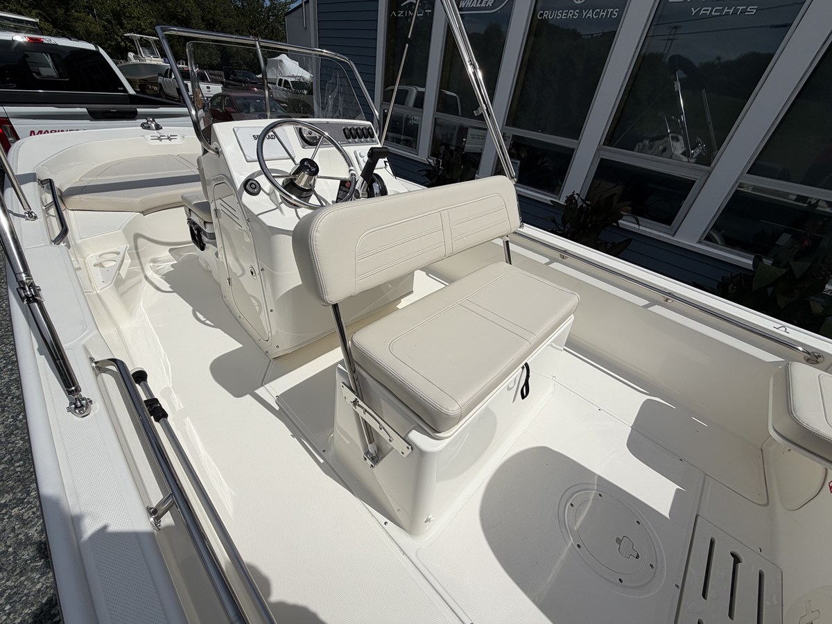 2027 Boston Whaler 170 Montauk 6