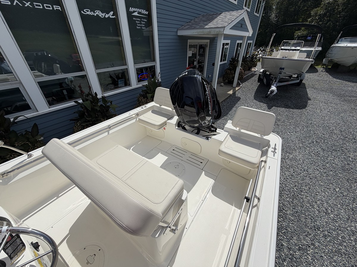 2027 Boston Whaler 170 Montauk 7