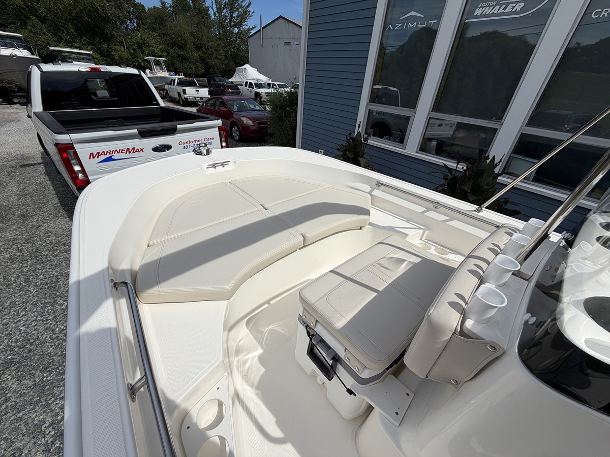 2027 Boston Whaler 170 Montauk 11