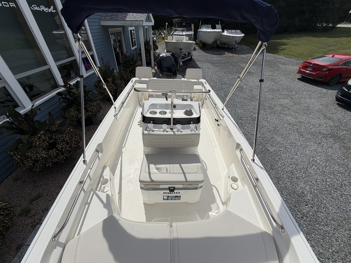 2027 Boston Whaler 170 Montauk 13