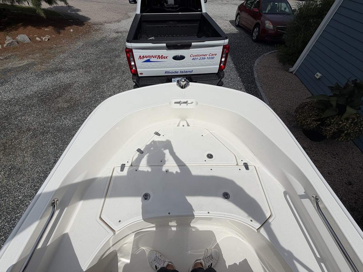 2027 Boston Whaler 170 Montauk 15