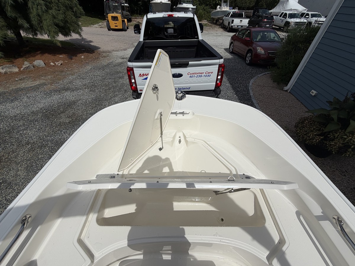 2027 Boston Whaler 170 Montauk 16