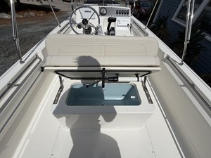 Boston Whaler 170 Montauk 7 2027 Boston Whaler 170 Montauk 8
