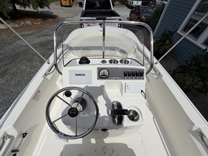 Boston Whaler 170 Montauk 9 2027 Boston Whaler 170 Montauk 10