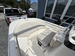 Boston Whaler 170 Montauk 10 2027 Boston Whaler 170 Montauk 11