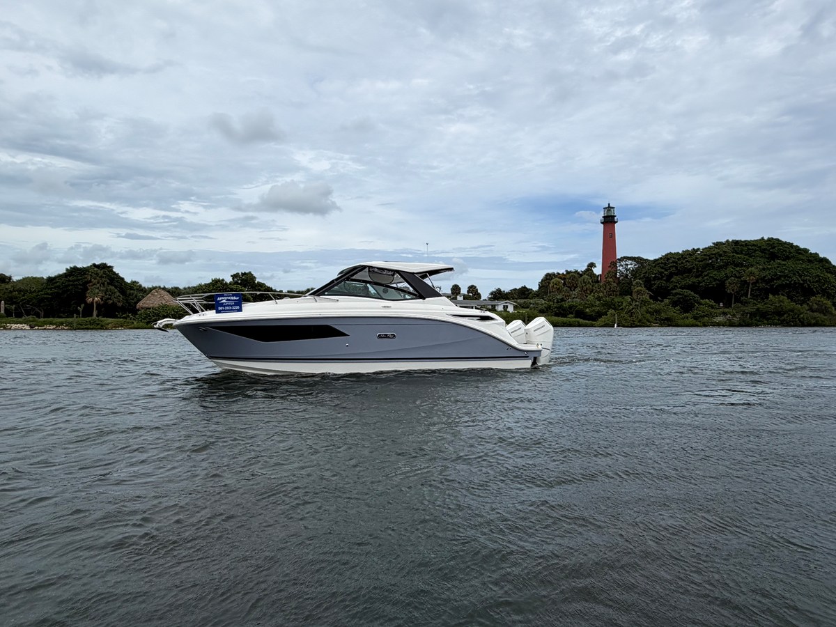 2027 Sea Ray Sundancer 320 Outboard 2
