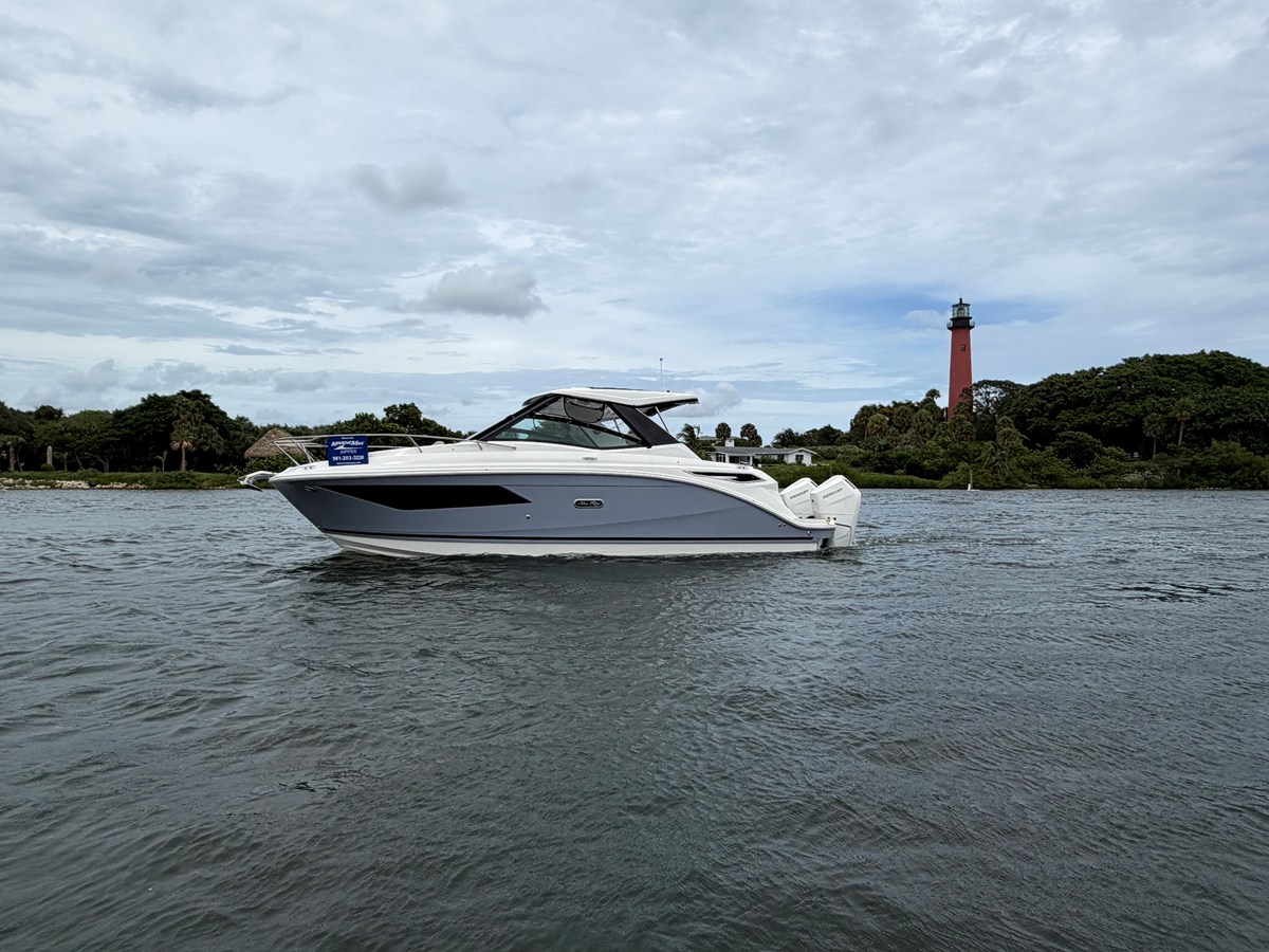 2027 Sea Ray Sundancer 320 Outboard 3