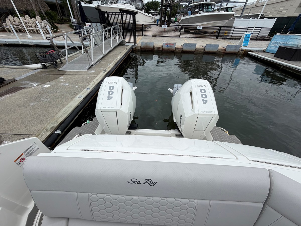 2027 Sea Ray Sundancer 320 Outboard 16