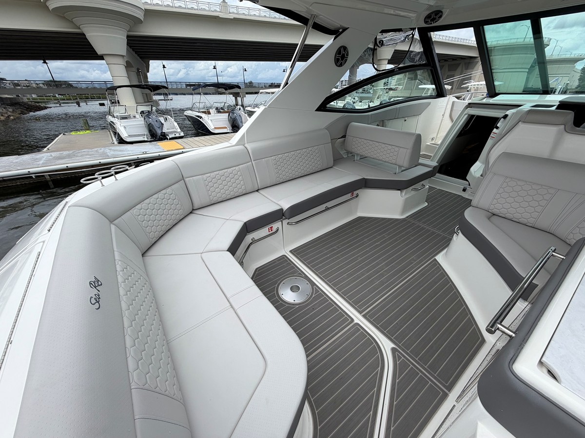 2027 Sea Ray Sundancer 320 Outboard 20