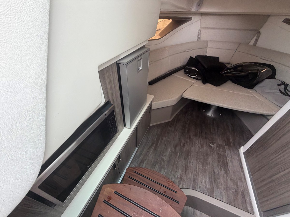 2027 Sea Ray Sundancer 320 Outboard 27