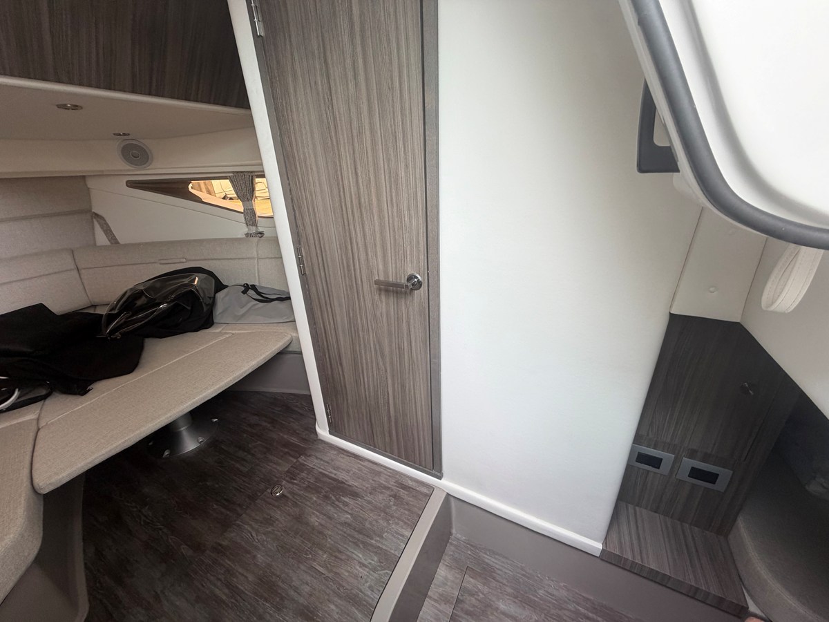 2027 Sea Ray Sundancer 320 Outboard 28