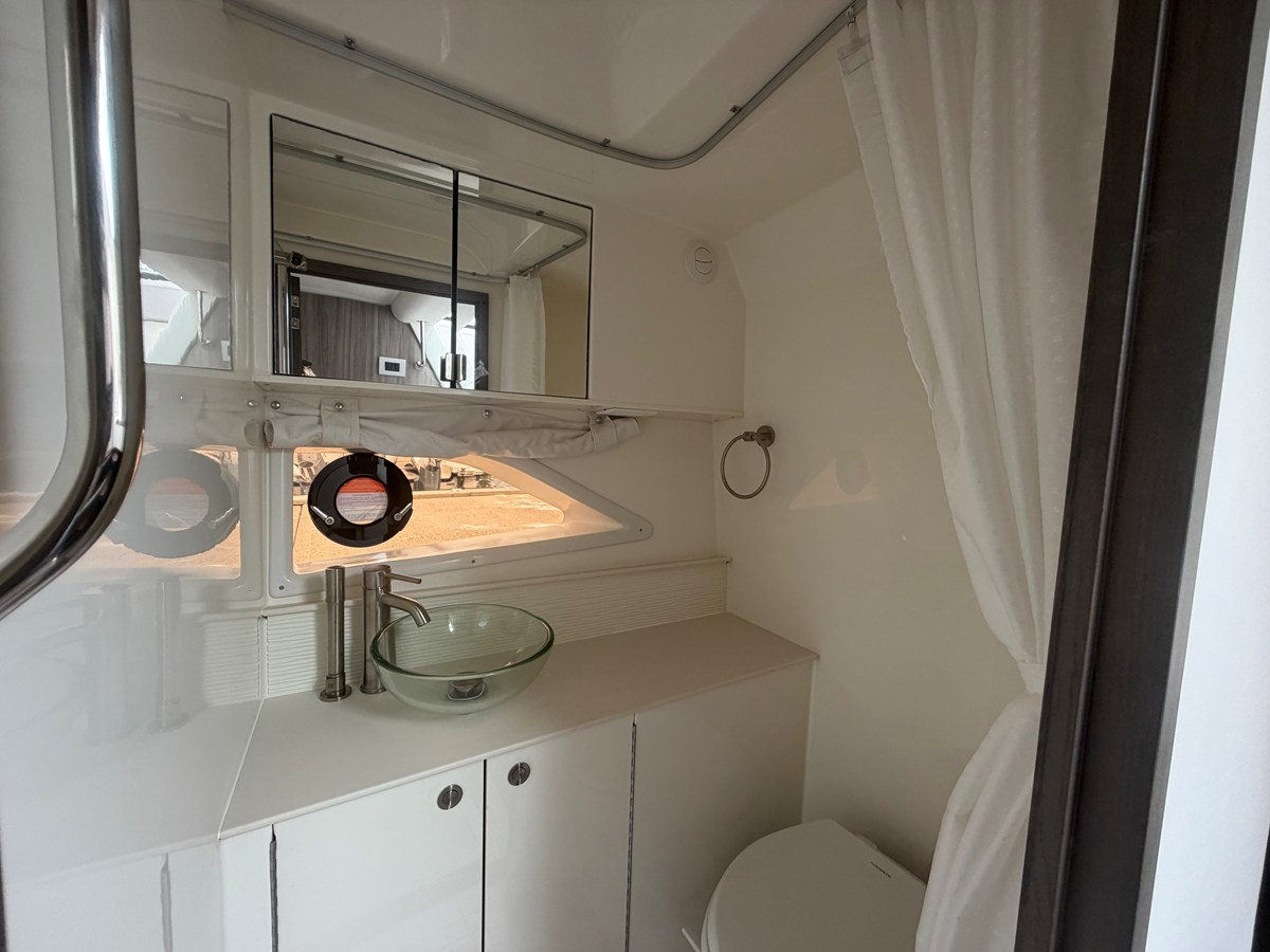 2027 Sea Ray Sundancer 320 Outboard 31