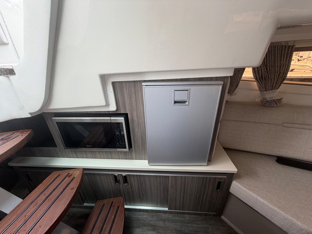 2027 Sea Ray Sundancer 320 Outboard 33