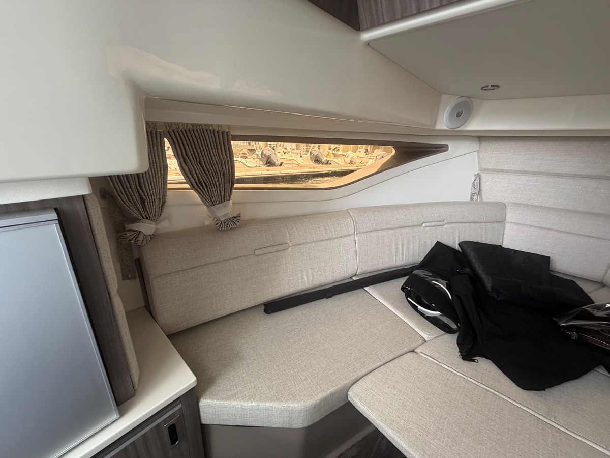 2027 Sea Ray Sundancer 320 Outboard 34
