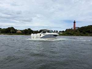 2027 Sea Ray Sundancer 320 Outboard 8