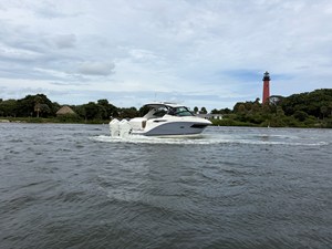 2027 Sea Ray Sundancer 320 Outboard 9