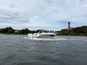 2027 Sea Ray Sundancer 320 Outboard 11