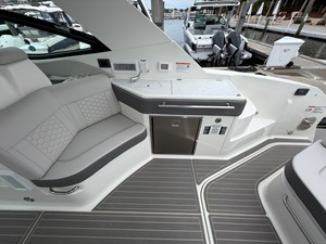 2027 Sea Ray Sundancer 320 Outboard 19