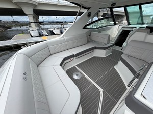 2027 Sea Ray Sundancer 320 Outboard 20