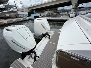 2027 Sea Ray Sundancer 320 Outboard 21