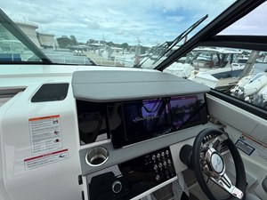 2027 Sea Ray Sundancer 320 Outboard 26