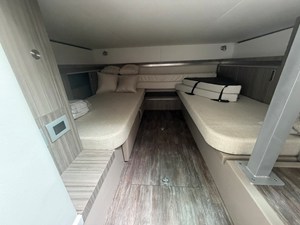 2027 Sea Ray Sundancer 320 Outboard 32