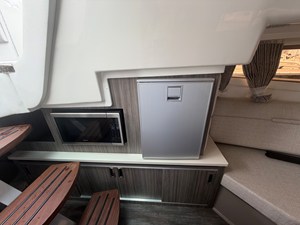 2027 Sea Ray Sundancer 320 Outboard 33