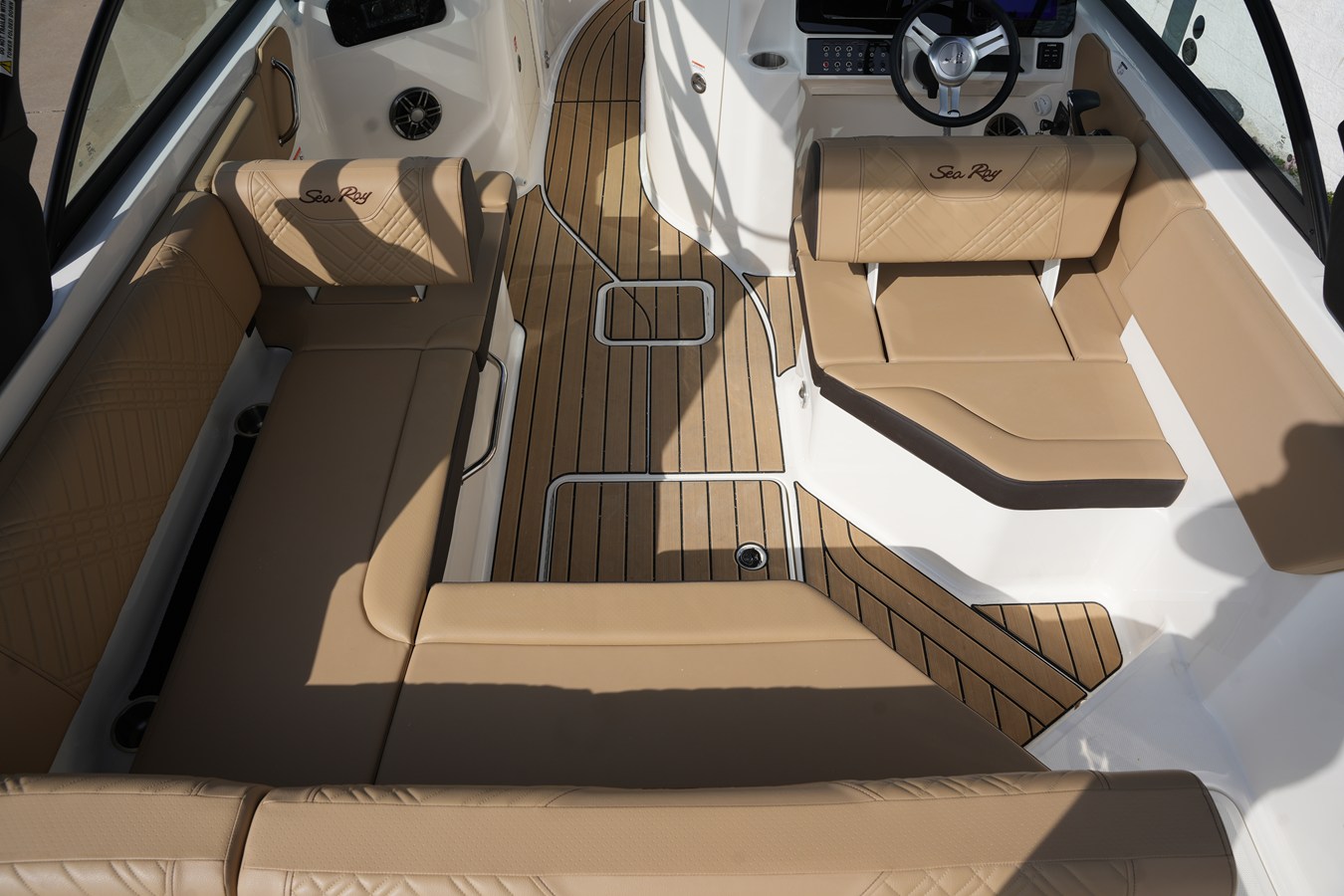 2026 Sea Ray SDX 230 8