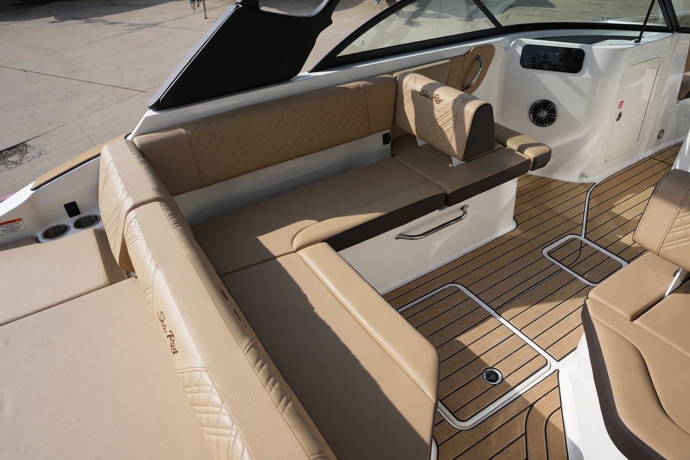 2026 Sea Ray SDX 230 9