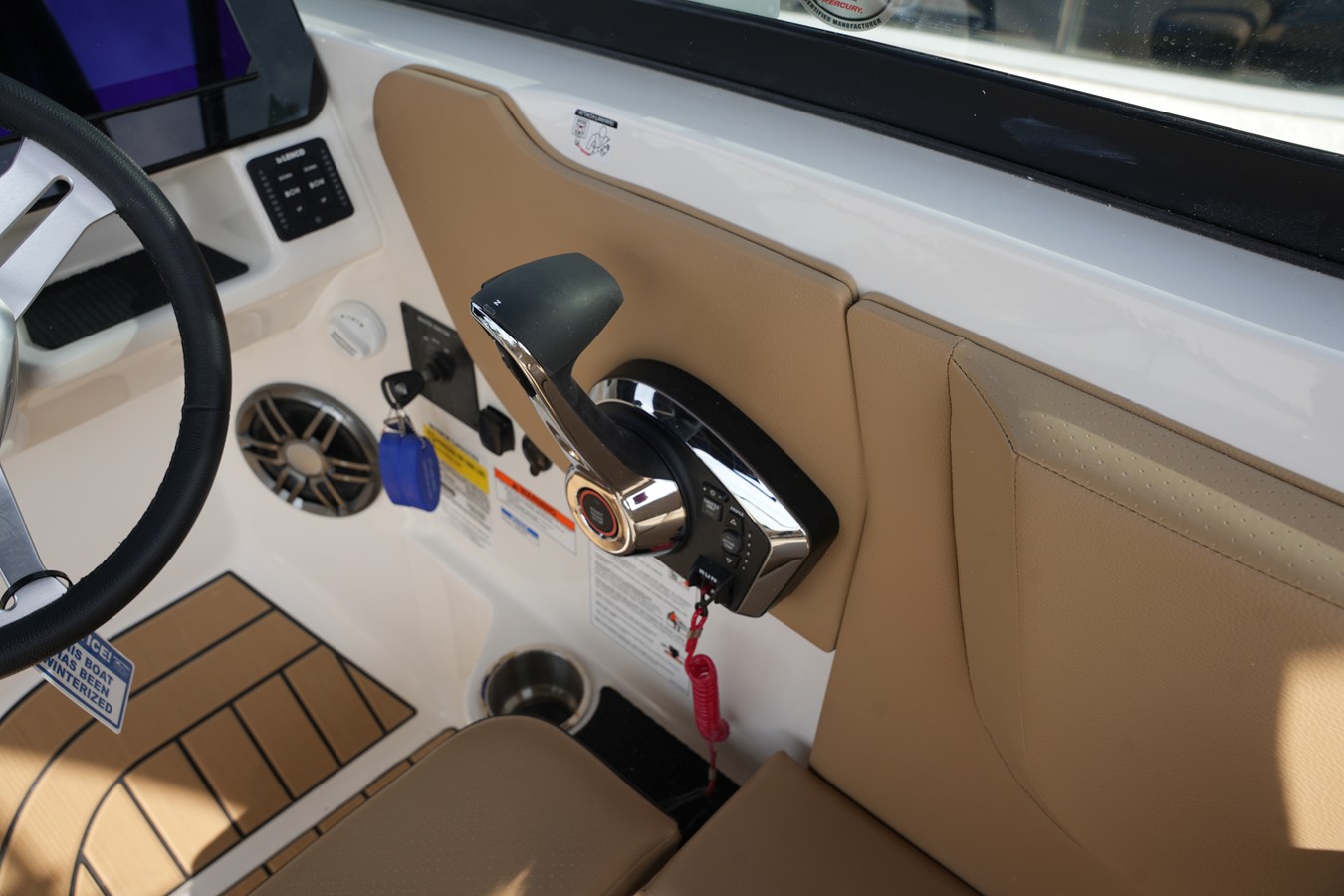 2026 Sea Ray SDX 230 19