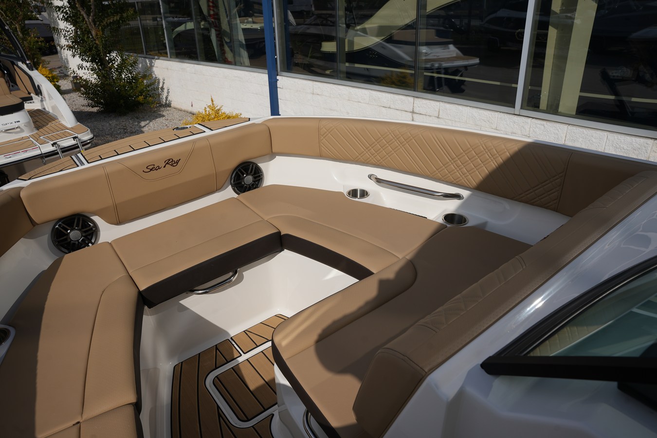 2026 Sea Ray SDX 230 29