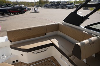 2026 Sea Ray SDX 230 13
