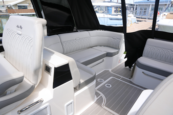 Sea Ray 370 SUNDANCER 8 2024 Sea Ray 370 SUNDANCER 9