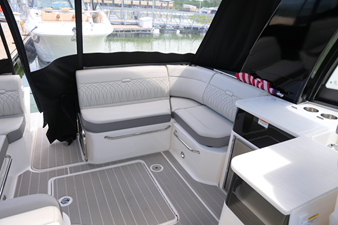 Sea Ray 370 SUNDANCER 9 2024 Sea Ray 370 SUNDANCER 10