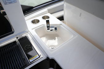 Sea Ray 370 SUNDANCER 12 2024 Sea Ray 370 SUNDANCER 13