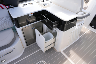 Sea Ray 370 SUNDANCER 14 2024 Sea Ray 370 SUNDANCER 15