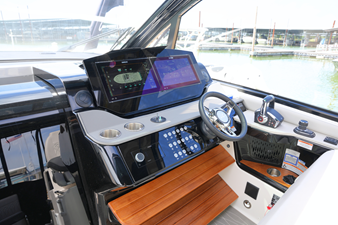 Sea Ray 370 SUNDANCER 21 2024 Sea Ray 370 SUNDANCER 22