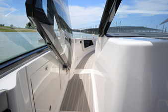 Sea Ray 370 SUNDANCER 26 2024 Sea Ray 370 SUNDANCER 27