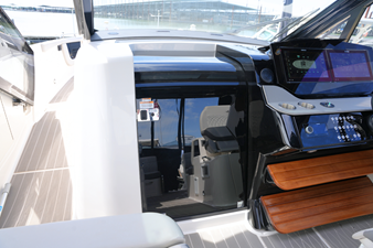 Sea Ray 370 SUNDANCER 36 2024 Sea Ray 370 SUNDANCER 37
