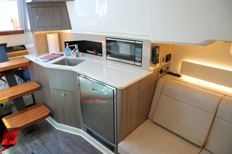 Sea Ray 370 SUNDANCER 43 2024 Sea Ray 370 SUNDANCER 44