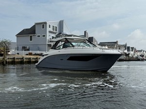 Sea Ray 320 SUNDANCER 0 2021 Sea Ray 320 SUNDANCER 1