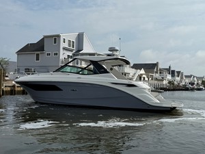 Sea Ray 320 SUNDANCER 8 2021 Sea Ray 320 SUNDANCER 9