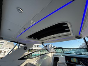 Sea Ray 320 SUNDANCER 35 2021 Sea Ray 320 SUNDANCER 36